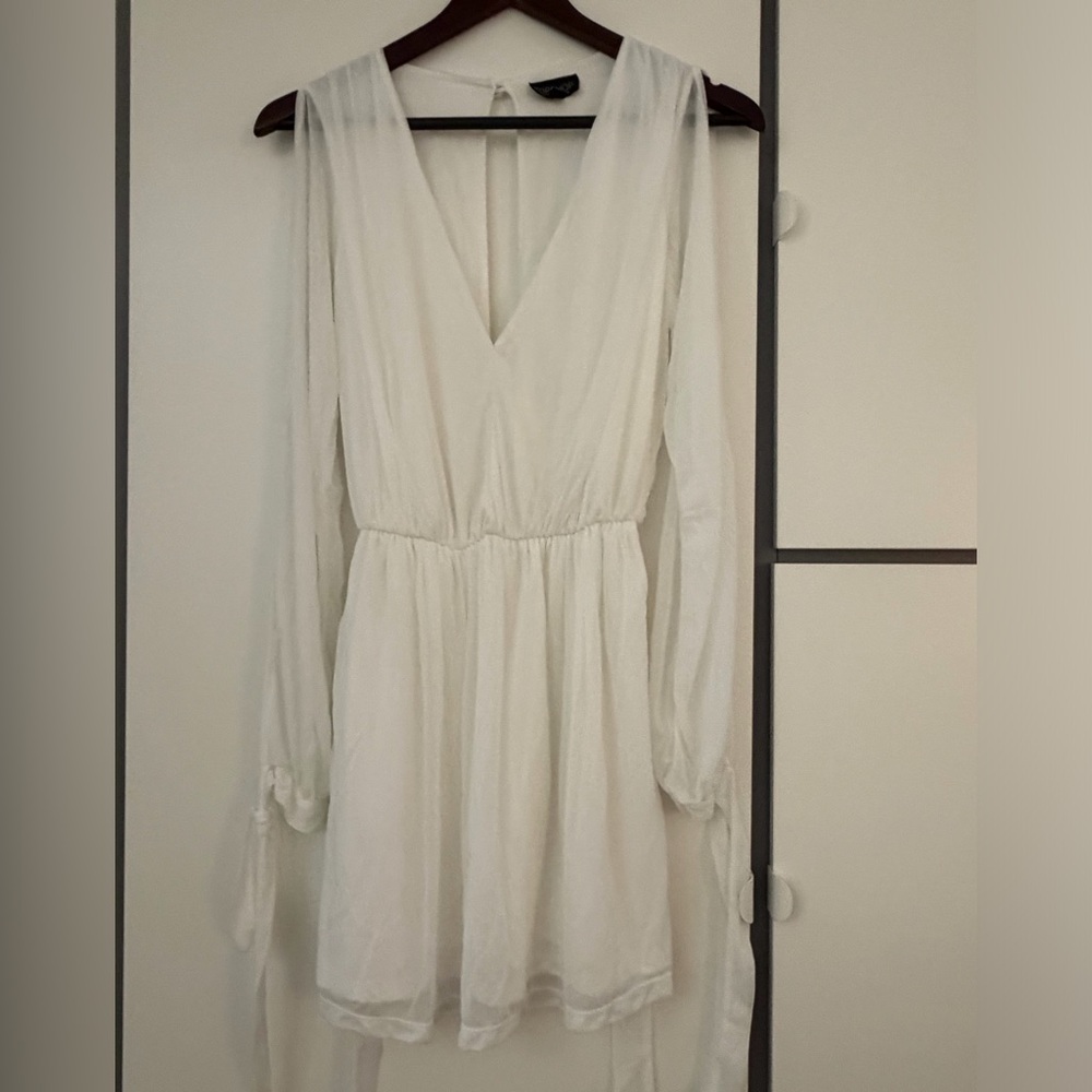 Topshop White Long-Sleeve V-Neck Mini Dress